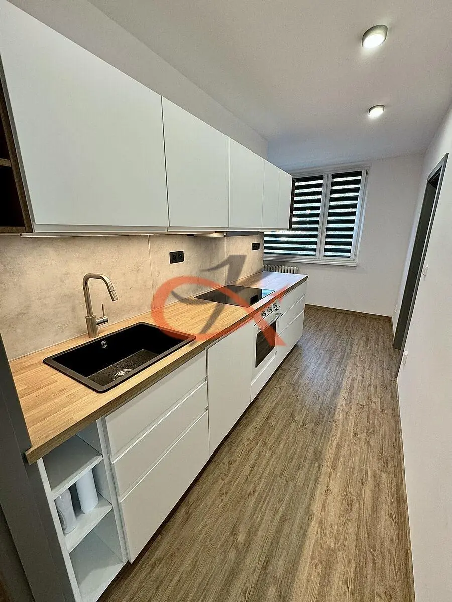 Küche; küchengeräte, tageslicht, moderner stil