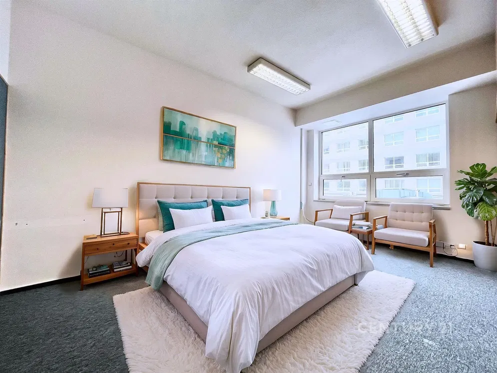 Bedroom; natural light, modern style