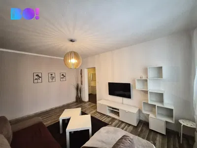 Salon; style moderne, parquet, lumière naturelle