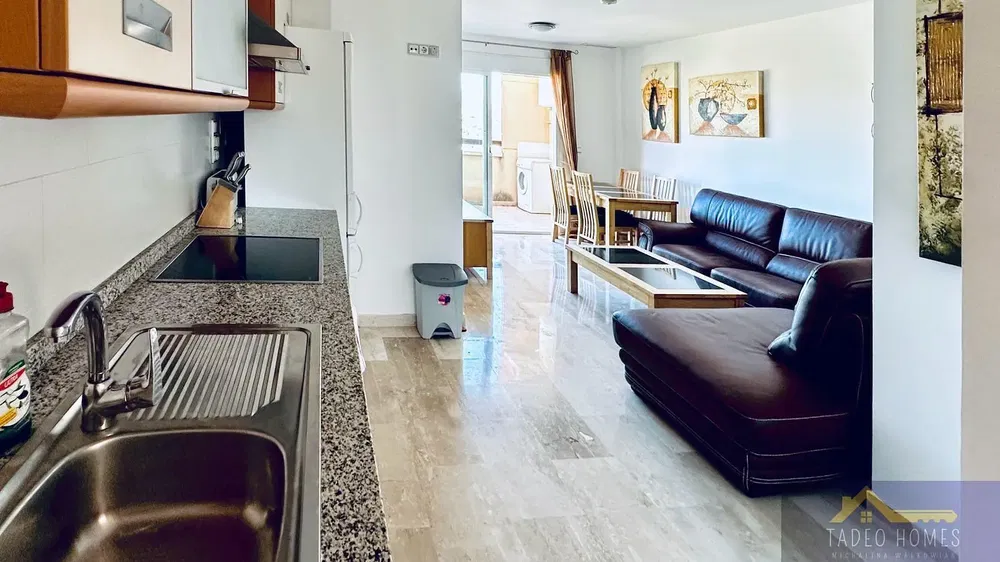 Küche; küchengeräte, fliesenboden, tageslicht, moderner stil