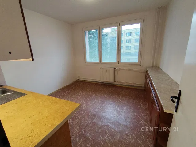 Κουζίνα; χρειάζεται ανακαίνιση, πλακάκια