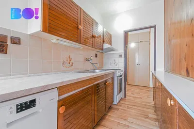Küche; küchengeräte, fliesenboden, holzboden, renoviert, tageslicht, moderner stil