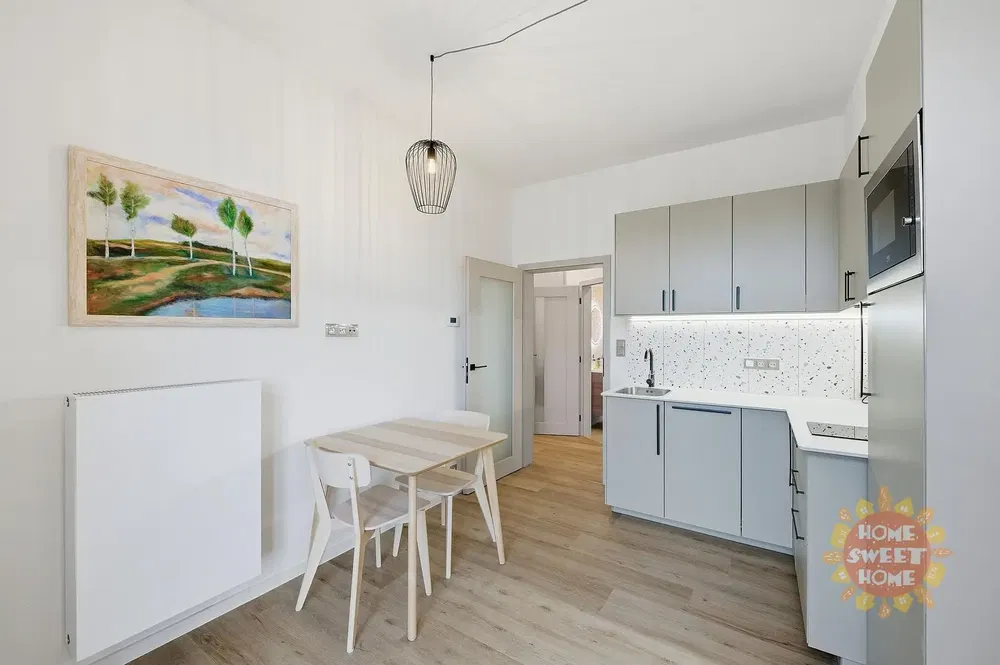 Kuchnia; styl nowoczesny, wyremontowany, światło dzienne