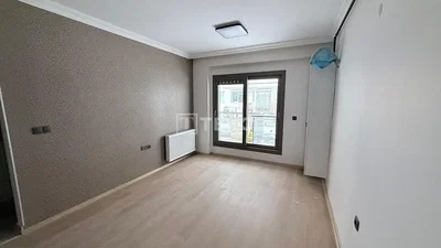 Chambre; lumière naturelle, nécessite rénovation