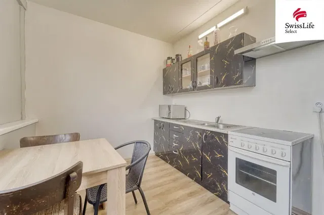 Cozinha; eletrodomésticos, luz natural