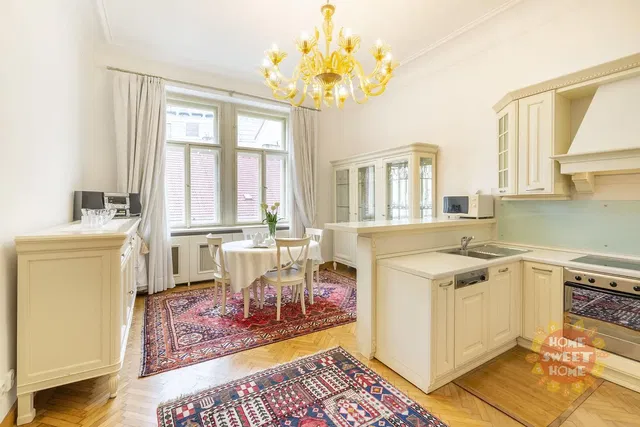 Кухня; гледка, естествена светлина