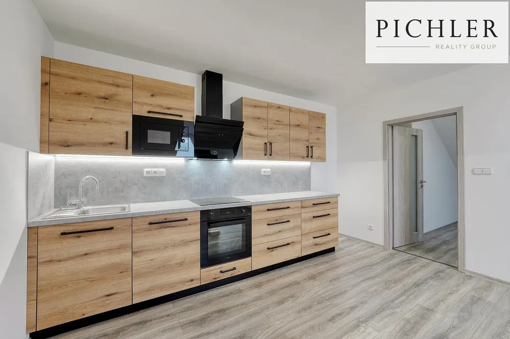 Kitchen; kitchen appliances, renovated, natural light, modern style