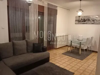 Дневна соба; плочице, поглед