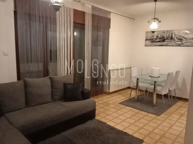 Дневна соба; плочице, поглед