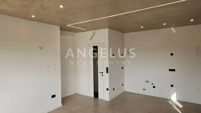 Autre; carrelage, rénové, lumière naturelle