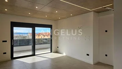 Salon; vue, carrelage, lumière naturelle