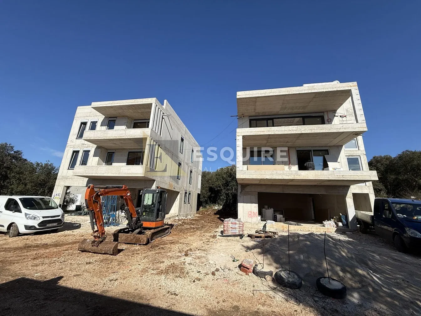 Haus und umgebung; renovierungsbedürftig