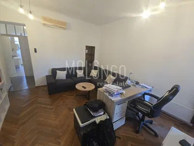 Salon; parquet, lumière naturelle