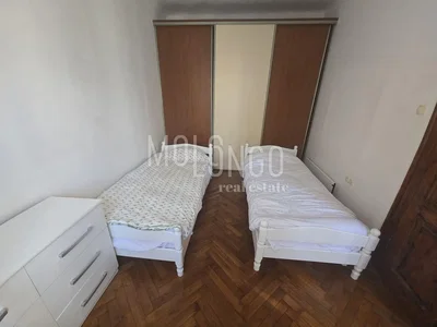 Chambre d'enfant; parquet, lumière naturelle