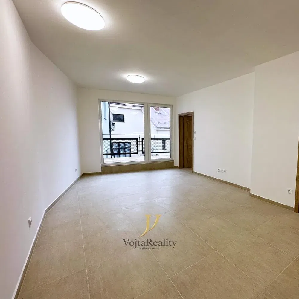 Dnevni boravak; pločice, pogled, prirodna svjetlost