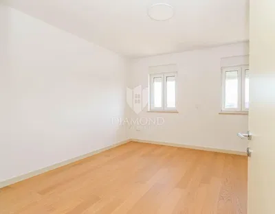 Chambre; parquet, lumière naturelle, rénové