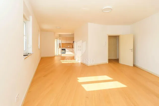 Salon; parquet, lumière naturelle, rénové