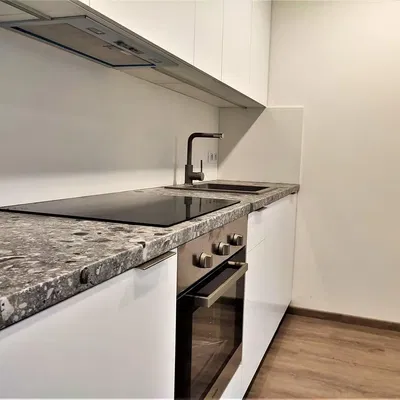 Kuchnia; sprzęt kuchenny, wyremontowany, światło dzienne