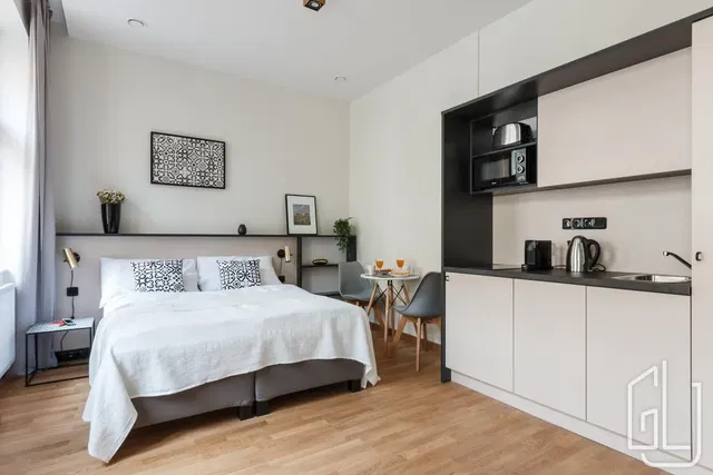 Ložnice; moderní styl, přirozené světlo