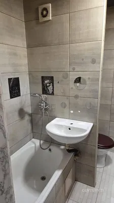 Toaleta; dlažba, přirozené světlo