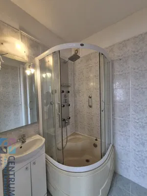 Salle de bain; carrelage, rénové, lumière naturelle, style moderne