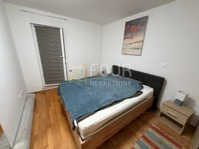 Chambre; parquet, lumière naturelle