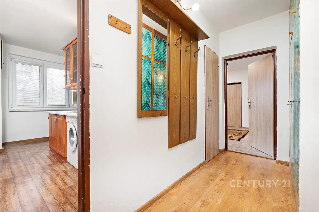 Vestiaire; parquet, lumière naturelle