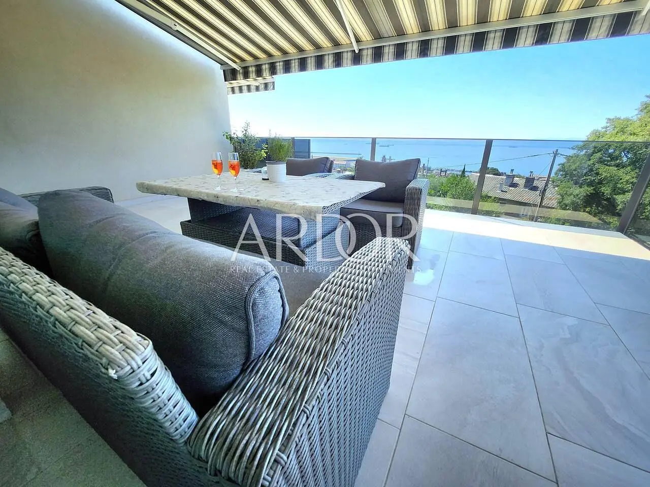 Тераса; поглед, плочице