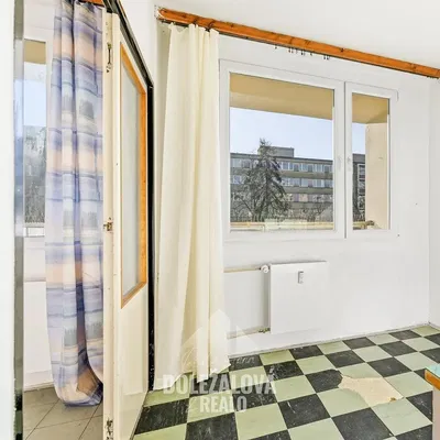 Sonstiges; blick, fliesenboden, renovierungsbedürftig