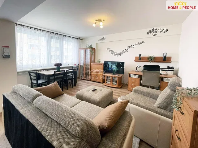 Obývací pokoj; přirozené světlo, moderní styl