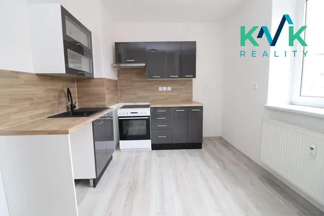 Кухня; кухненски уреди, ремонтиран, плочки