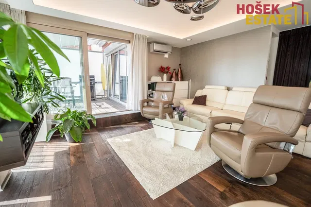 Wohnzimmer; blick, tageslicht, moderner stil