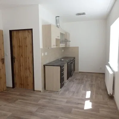 Cuisine; électroménager, lumière naturelle, rénové, parquet