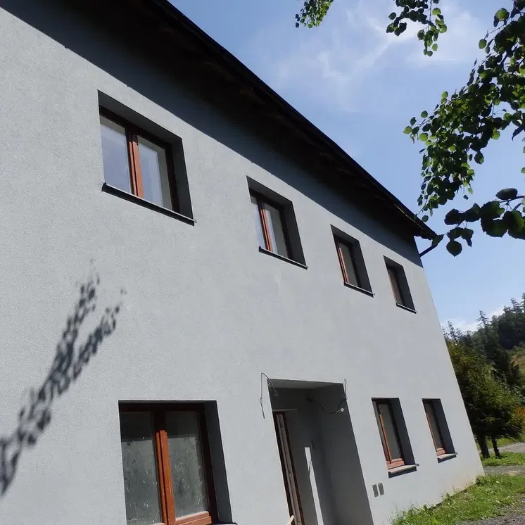 Maison et environs; vue, lumière naturelle