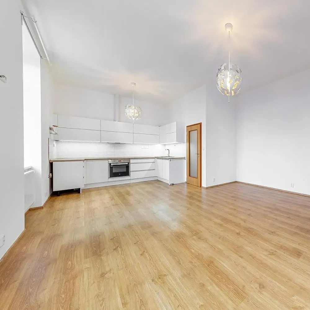 Cuisine; parquet, lumière naturelle, style moderne