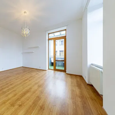 Salon; parquet, lumière naturelle, vue