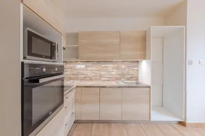 Cuisine; électroménager, rénové, lumière naturelle, style moderne