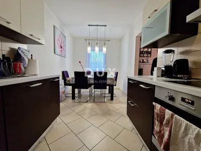 Кухиња; кухињски апарати, плочице, природно светло