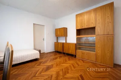 Спалня; дървен под, селски стил