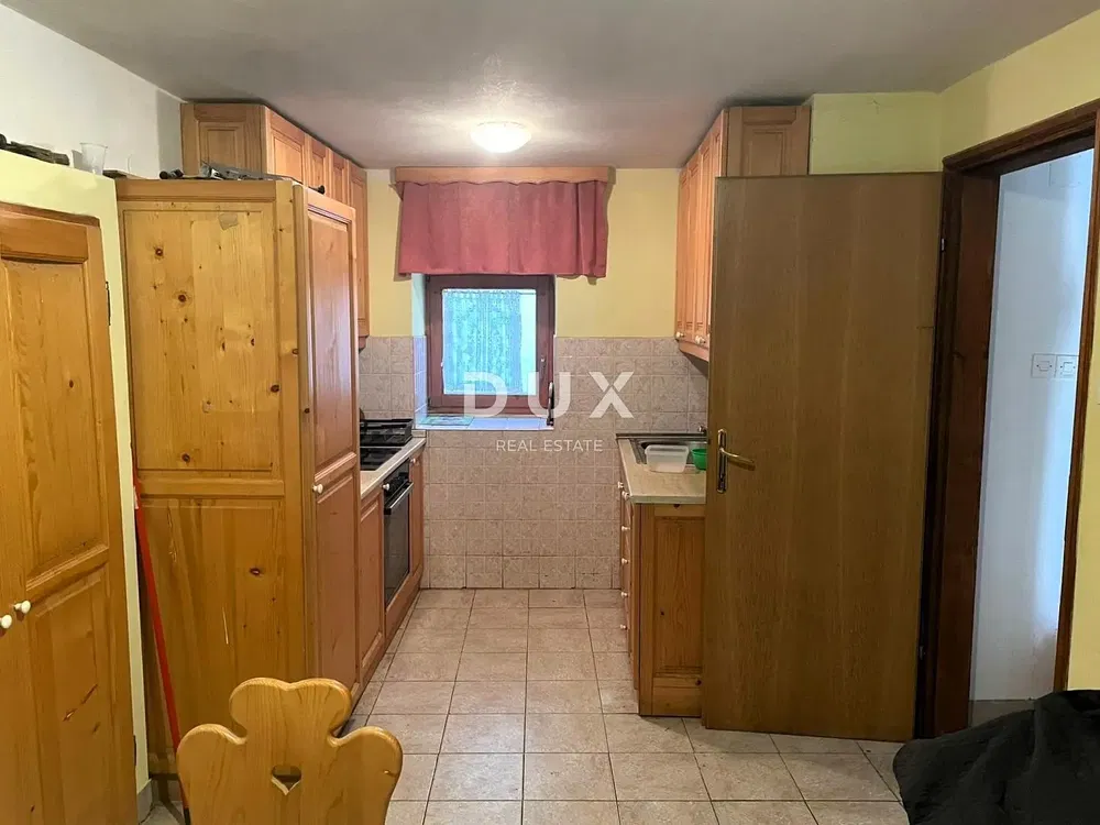 Kuhinja; pločice, potrebna renovacija