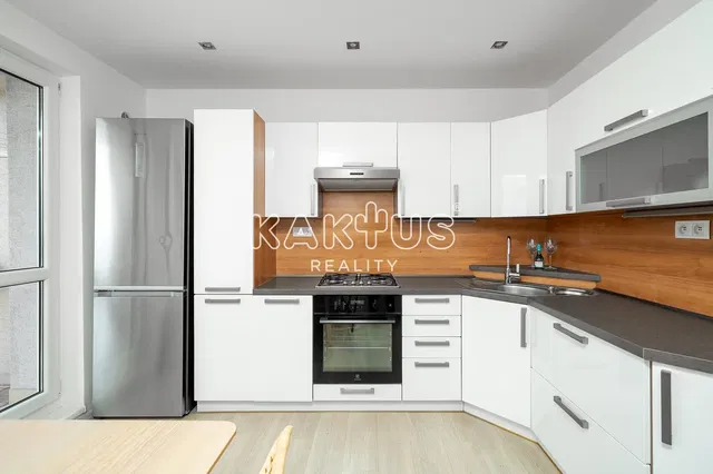 Cocina; electrodomésticos, renovado, luz natural, estilo moderno