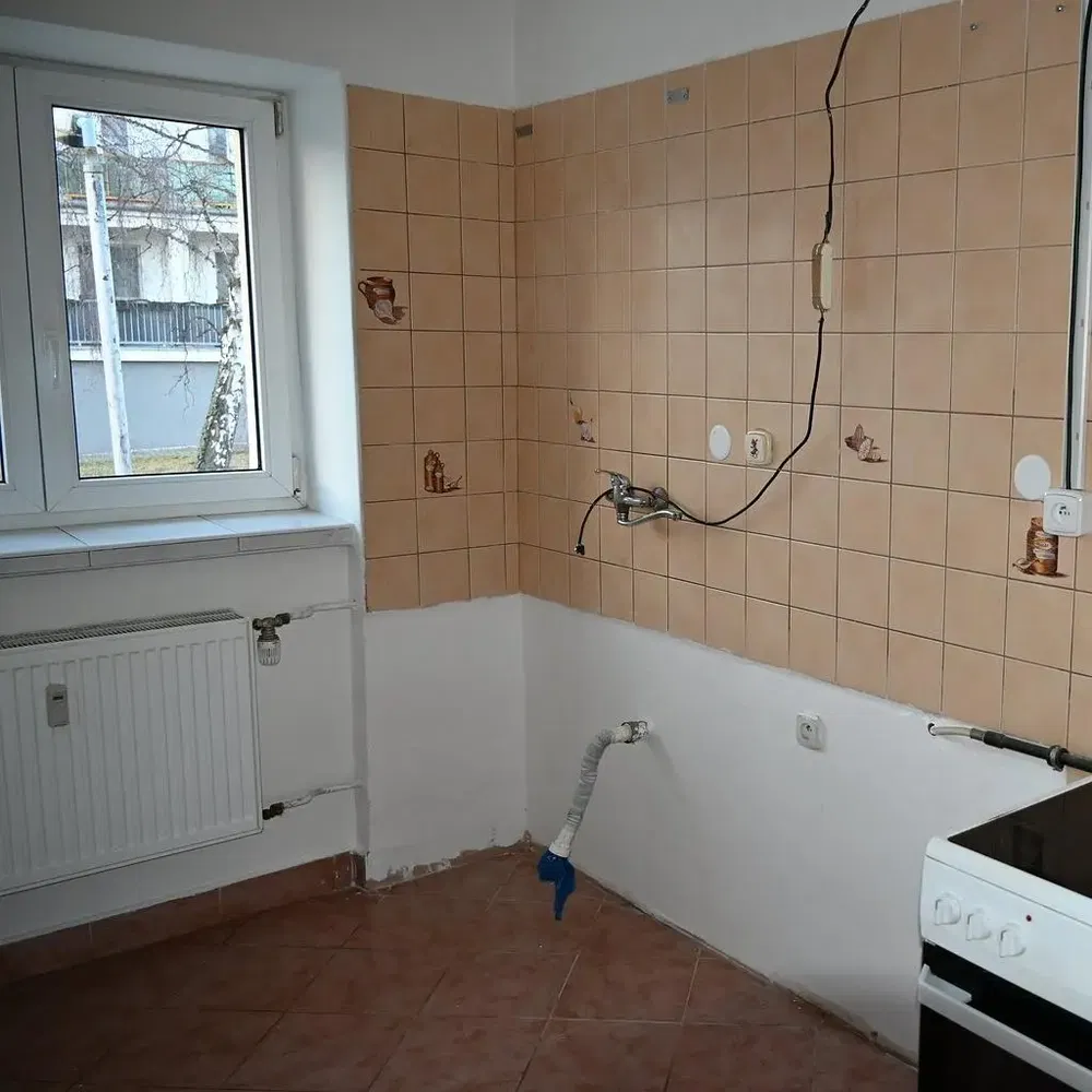 Küche; küchengeräte, fliesenboden, renovierungsbedürftig, tageslicht