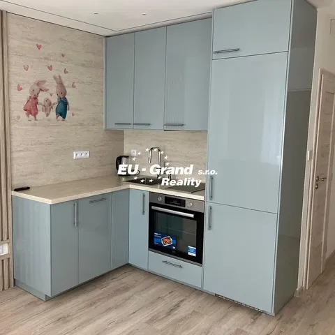 Kuchyňa; kuchynské spotrebiče, moderný štýl