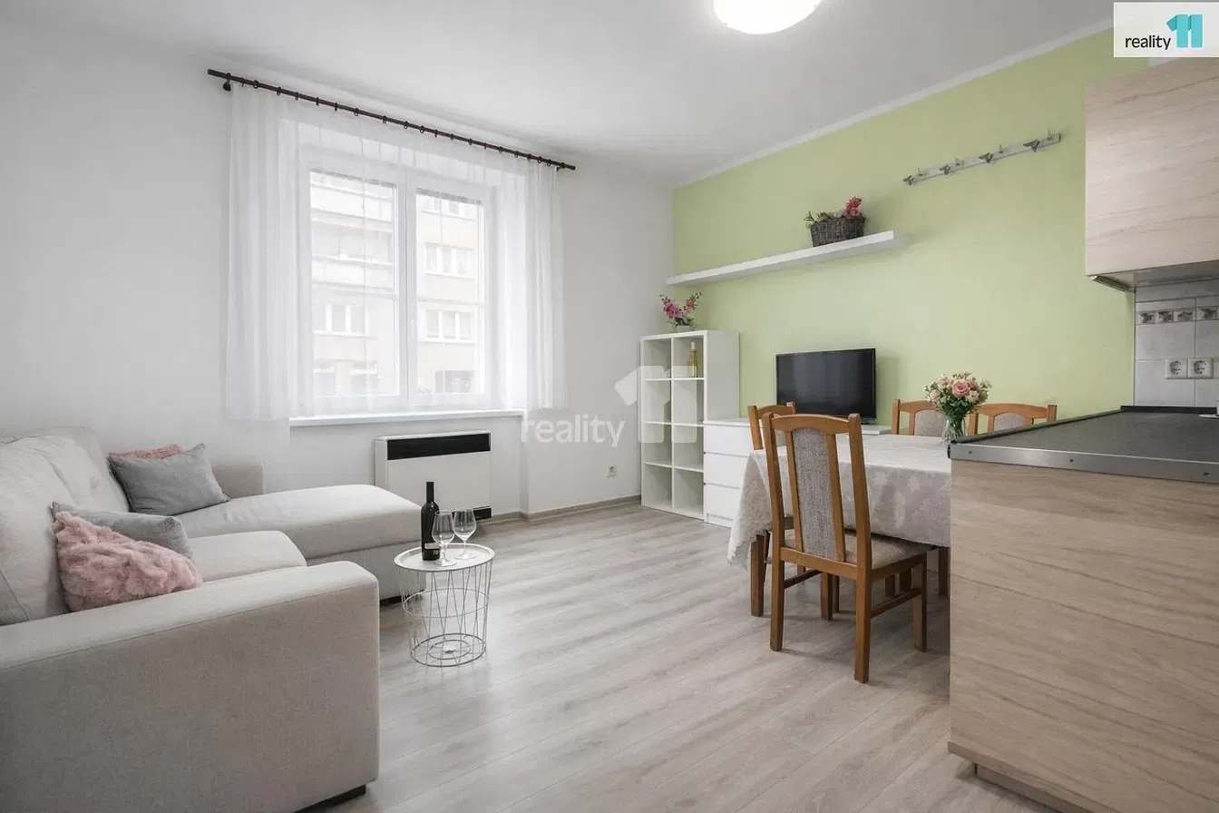 Хол; гледка, естествена светлина, модерен стил