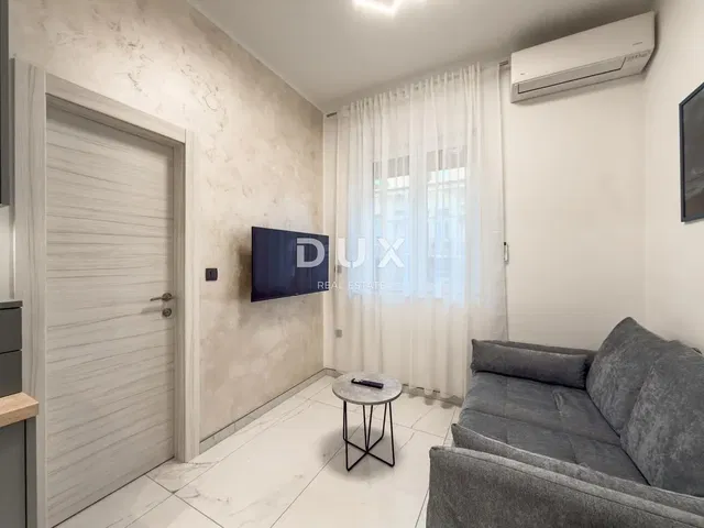 Salon; lumière naturelle, style moderne, carrelage