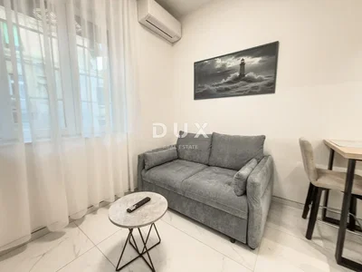 Dnevni boravak; pločice, moderan stil, prirodna svjetlost