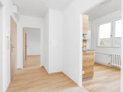 Küche; holzboden, tageslicht, renoviert
