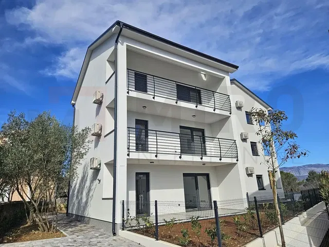 Maison et environs; vue