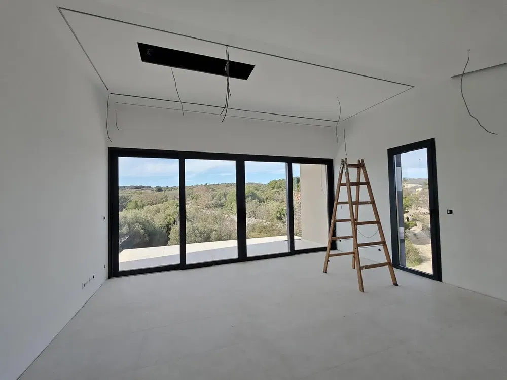 Salon; vue, nécessite rénovation