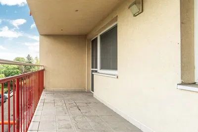 Balkon; fayans zemin, manzara